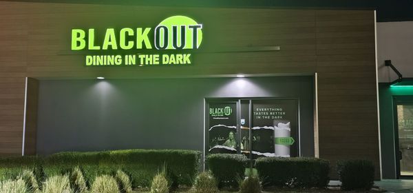 BLACKOUT Dining in the Dark by null