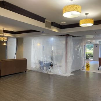Hampton Inn East Windsor - Lobby - Hotels Near Me - East Windsor, New Jersey