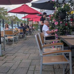 Big Rig Kitchen and Brewery - Patio in front of restaurant