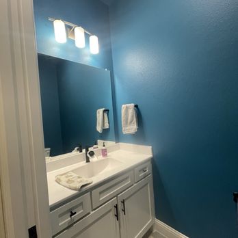 Hambleton Painting - Powder bathroom - Painters Near Me Hambleton Painting - Powder bathroom - Painters Near Me