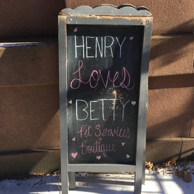 Henry Loves Betty by null