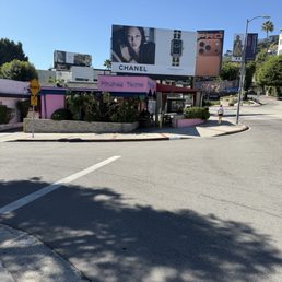 Corner location on Sunset!