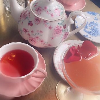 Little Hen - Rose petal sangria, Santana tea and mojito - Breakfast & Brunch Near Me - Miami, Florida Little Hen - Rose petal sangria, Santana tea and mojito - Breakfast & Brunch Near Me - Miami, Florida