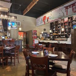 Umi 2 - Dining area and counter
