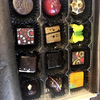 Casa De Chocolates - Assorted chocolate box - Chocolatiers & Shops Near Me - Berkeley, California