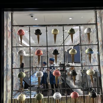 Venchi - Window - Ice Cream & Frozen Yogurt Near Me - New York, New York Venchi - Window - Ice Cream & Frozen Yogurt Near Me - New York, New York