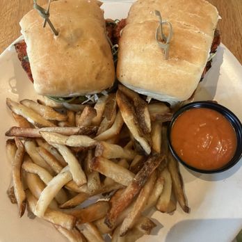 True Food Kitchen - Buffalo chicken sandwich with fries. - Salad Near Me - Nashville, Tennessee True Food Kitchen - Buffalo chicken sandwich with fries. - Salad Near Me - Nashville, Tennessee