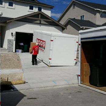 24 Hour Movers - Here you can see our technicians unloading not just one, but THREE PODS! WOW! - Movers Near Me 24 Hour Movers - Here you can see our technicians unloading not just one, but THREE PODS! WOW! - Movers Near Me