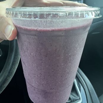 Fresh Greens And Proteins - Blueberry, strawberry, spinach, banana, ginger smoothie. - Salad Near Me - Hamden, Connecticut Fresh Greens And Proteins - Blueberry, strawberry, spinach, banana, ginger smoothie. - Salad Near Me - Hamden, Connecticut