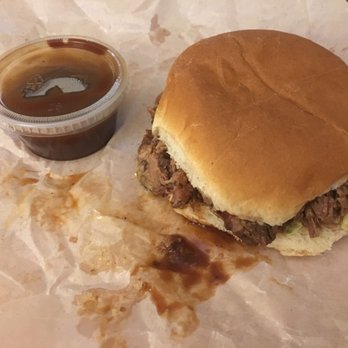 Toms Barbeque - Chopped Beef with Cole slaw - Barbeque Near Me - Memphis, Tennessee Toms Barbeque - Chopped Beef with Cole slaw - Barbeque Near Me - Memphis, Tennessee
