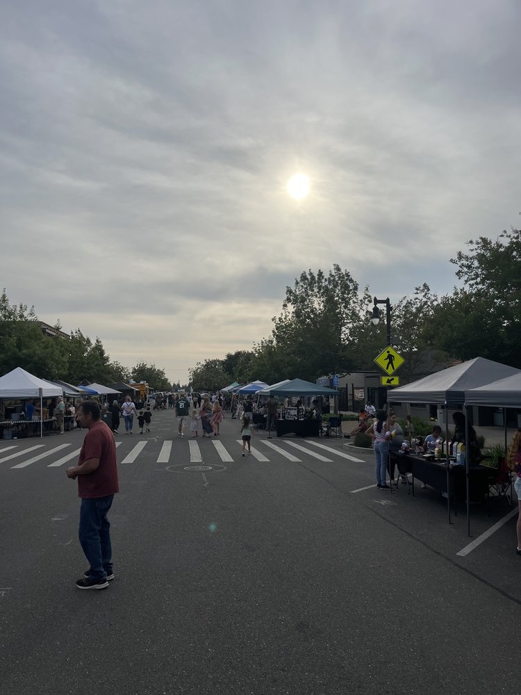 Riverbank Certified Farmers' Market Logo