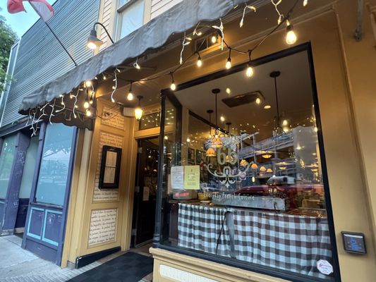 Paris 66 Bistro by null