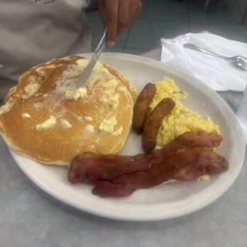 Bosco's Diner - Pancakes - American Near Me - Victorville, California