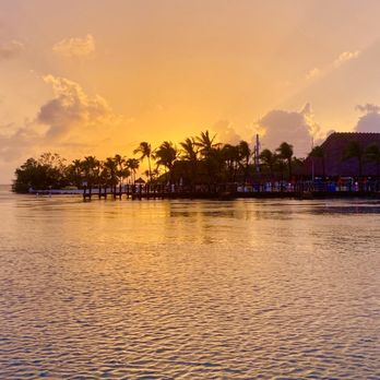 Gilbert's Resort - The sunset from our sailboat as we anchored right across from the restaurant...breathtaking! - Resorts Near Me - Key Largo, Florida