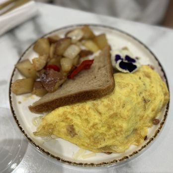 Luua Caffe - Omelette - Breakfast & Brunch Near Me - Inglewood, California Luua Caffe - Omelette - Breakfast & Brunch Near Me - Inglewood, California