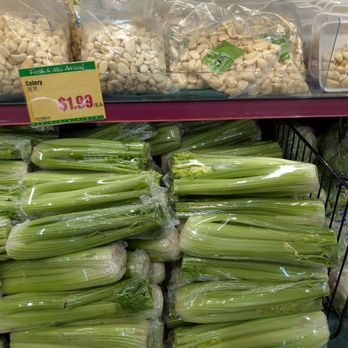 Kings Fair Supermarket - Celery and peeled garlic - Grocery Near Me - Scarborough, Ontario Kings Fair Supermarket - Celery and peeled garlic - Grocery Near Me - Scarborough, Ontario