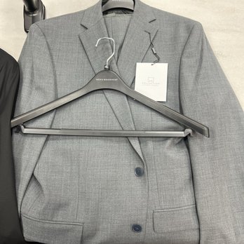 Men's Wearhouse - Men's Clothing Near Me - EDISON, New Jersey