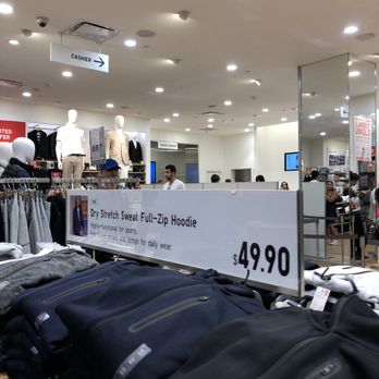 Uniqlo - Men's Clothing Near Me - Toronto, Ontario