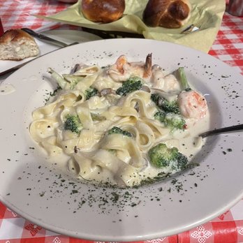 Niki's Italian Bistro - Niki's fettuccine. Sub shrimp instead of ham. - Pizza Near Me - Keller, Texas Niki's Italian Bistro - Niki's fettuccine. Sub shrimp instead of ham. - Pizza Near Me - Keller, Texas