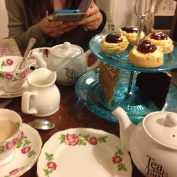 Tea and Tattle - Scones and cakes. - British Near Me - London, XGL Tea and Tattle - Scones and cakes. - British Near Me - London, XGL