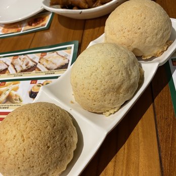 Tim Ho Wan - Baked BBQ pork buns - Dim Sum Near Me - Honolulu, Hawaii Tim Ho Wan - Baked BBQ pork buns - Dim Sum Near Me - Honolulu, Hawaii