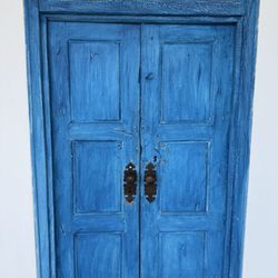 PureFire Yoga - The grand blue doors welcoming us to Casa Raul