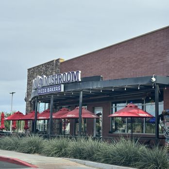 Mellow Mushroom Phoenix - Outside seating area - Pizza Near Me - Phoenix, Arizona