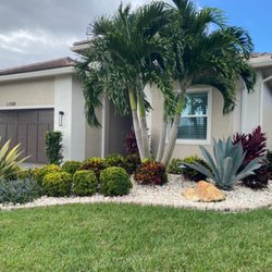Albert's Landscaping - There's nothing like a clean, tropical landscape to make a home feel welcoming
From palms to plant beds, we focus on the details so your