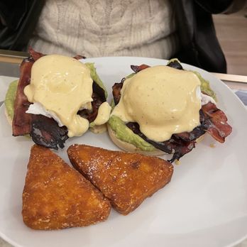 Carmencita - Eggs Benedict - Modern European Near Me - Madrid, M