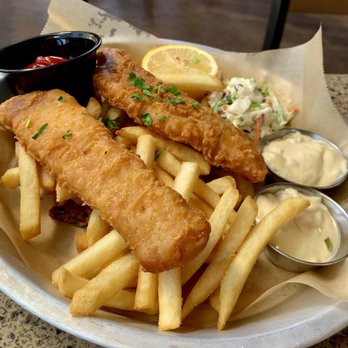 Lazy Dog - Lunch portion fish and chips - New American Near Me - Fresno, California