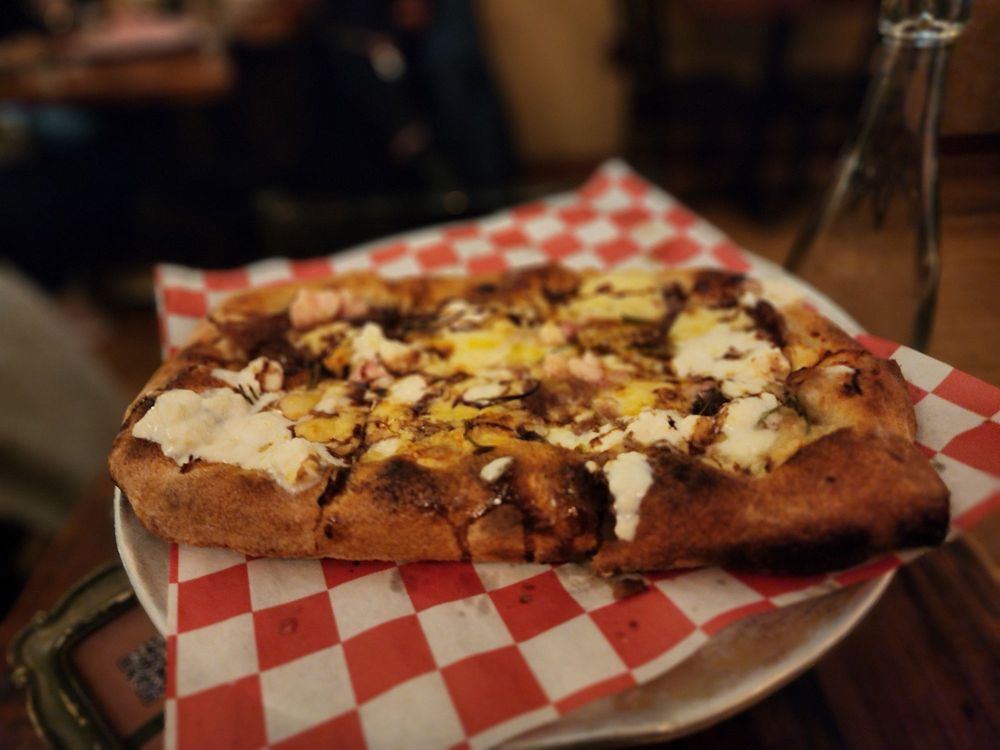 Stracci Pizza Logo