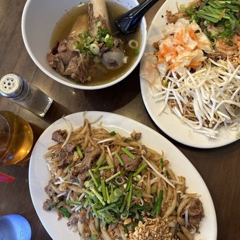 Phnom Penh Noodle Shack - loat cha with beef & student noodles with pork and shrimp (comes with side of soup) - Cambodian Near Me - Long Beach, California Phnom Penh Noodle Shack - loat cha with beef & student noodles with pork and shrimp (comes with side of soup) - Cambodian Near Me - Long Beach, California