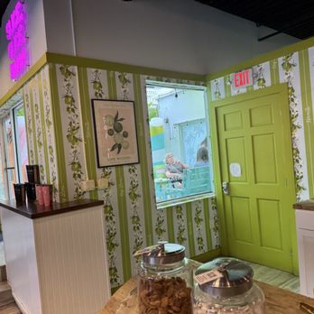 Kermit's Key West Key Lime Shoppe - Desserts Near Me - Key West, Florida
