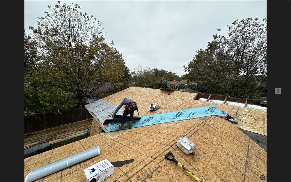 Slide of L&R Medina’s Roofing