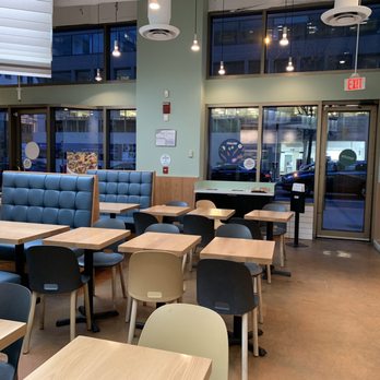 Chopt Creative Salad Co. - Clean and spacious - Salad Near Me - Washington, DC, District of Columbia