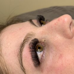 Esthetics by Michelle - Long + Dramatic Hybrid Lashes by Michelle