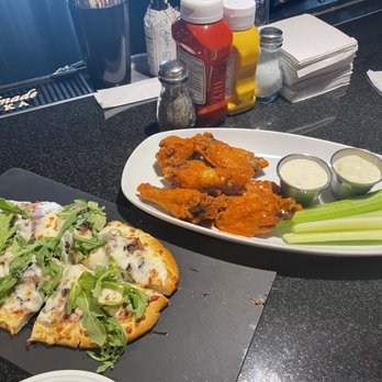 Red Bar - Veggie flatbread and wings - New American Near Me - Rosemont, Illinois