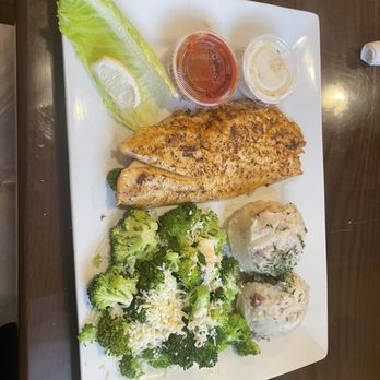 Frisco Bay Coastal Grill - Red snapper with broccoli and mashed potatoes - Cocktail Bars Near Me - Frisco, North Carolina Frisco Bay Coastal Grill - Red snapper with broccoli and mashed potatoes - Cocktail Bars Near Me - Frisco, North Carolina