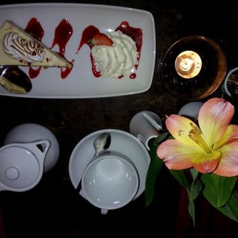 Bewley's Cafe - Strawberry Cheese cake and tea. - Irish Near Me - Dublin, D