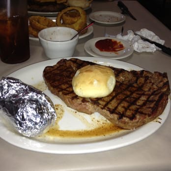 Murphy's Steakhouse - The steaks are HUGE ...and very good! This is a 12oz Sirloin - Steakhouses Near Me - Winchester, Texas