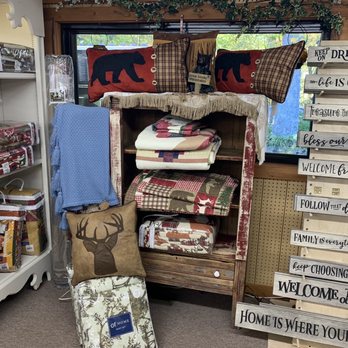 Maggie Mountaineer Crafts - Decor - Arts & Crafts Near Me - Maggie Valley, North Carolina Maggie Mountaineer Crafts - Decor - Arts & Crafts Near Me - Maggie Valley, North Carolina