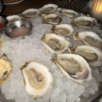 Earls Kitchen + Bar - Oysters on the Half Shell - Cocktail Bars Near Me - Honolulu, Hawaii Earls Kitchen + Bar - Oysters on the Half Shell - Cocktail Bars Near Me - Honolulu, Hawaii