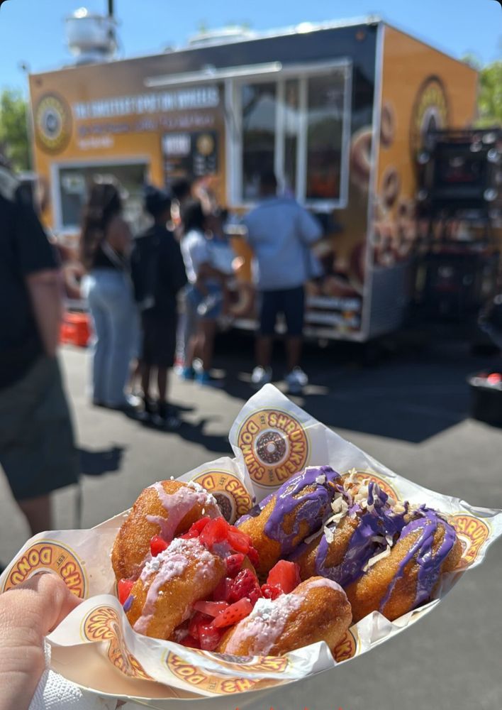 Shrunken Donuts Logo