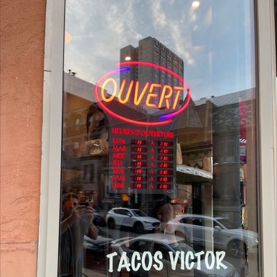 Tacos Victor Crescent by null