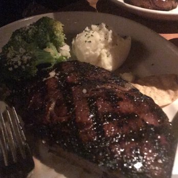 Houston's Restaurant - New American Near Me - Irvine, California