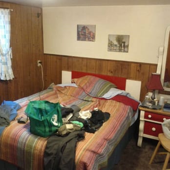 Pines Motel * Guest Haus - Queen sized bed/ room - Guest Houses Near Me - Driggs, Idaho