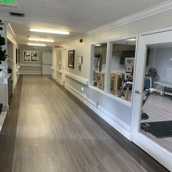Vineyards Healthcare Center - Entry Hall