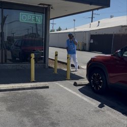 The Joint Tacoma - This is the guy insulting people in the store!!!Dont go to this store if you don't want to be mad!!