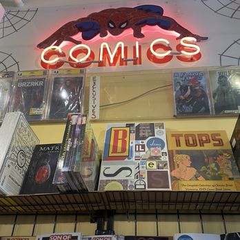 Golden Apple Comics - Comic Books Near Me - Los Angeles, California Golden Apple Comics - Comic Books Near Me - Los Angeles, California