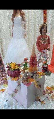 La Casa de las Viejas (Fabric and Lenceria) by null